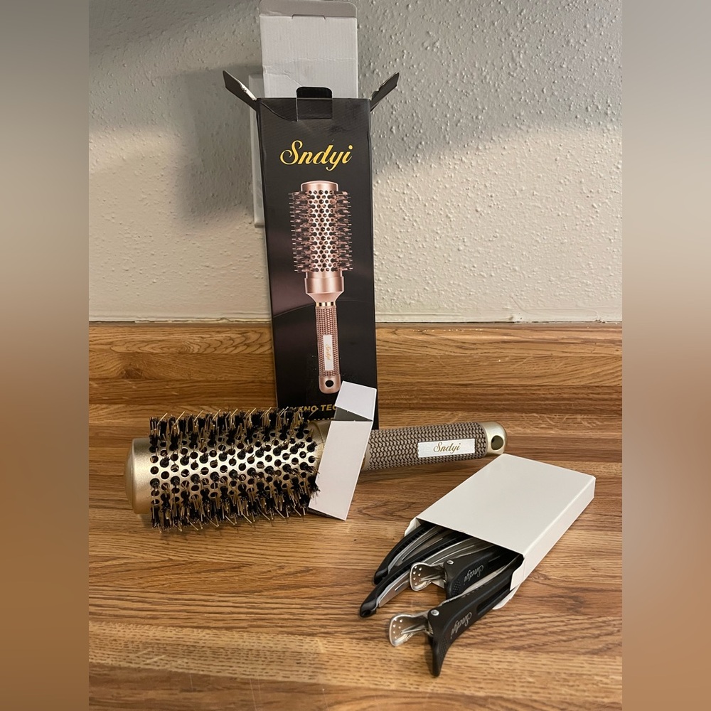SNDYI  Nano Tech pro Hair Brush in Black and Gold